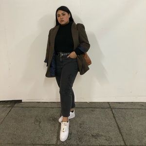 I only purchase on Poshmark ☺️